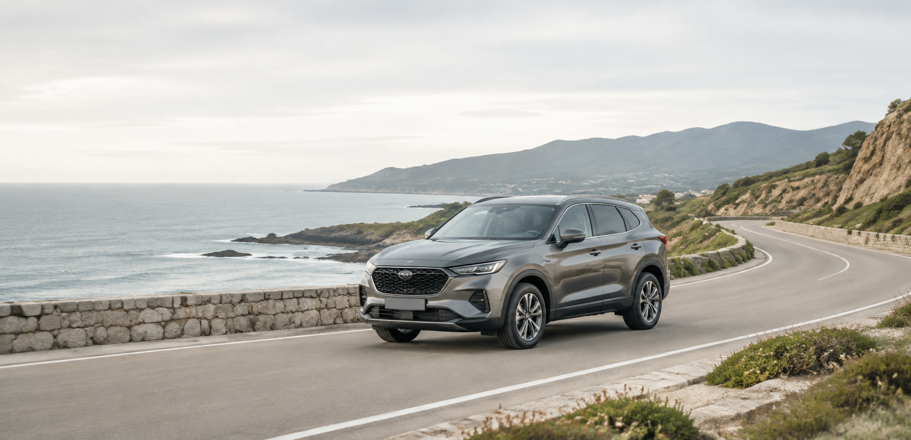 Automóvel DeluxeJourney numa estrada da costa portuguesa